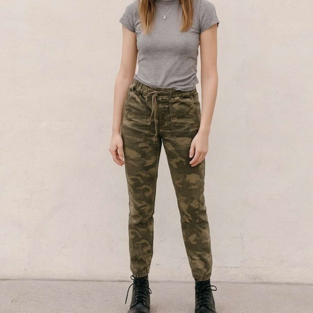 American Eagle Women’s 4 High Rise Camo Jogger Denim Pants Drawstring Zip Cuffs